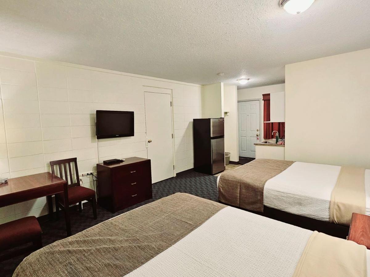 Canadian Motor Inn Grande Prairie Exterior photo